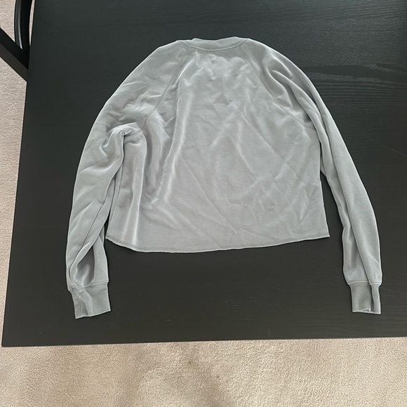 Hollister women’s Gilly Hicks long sleeve top basically brand new condition. - Picture 3 of 3